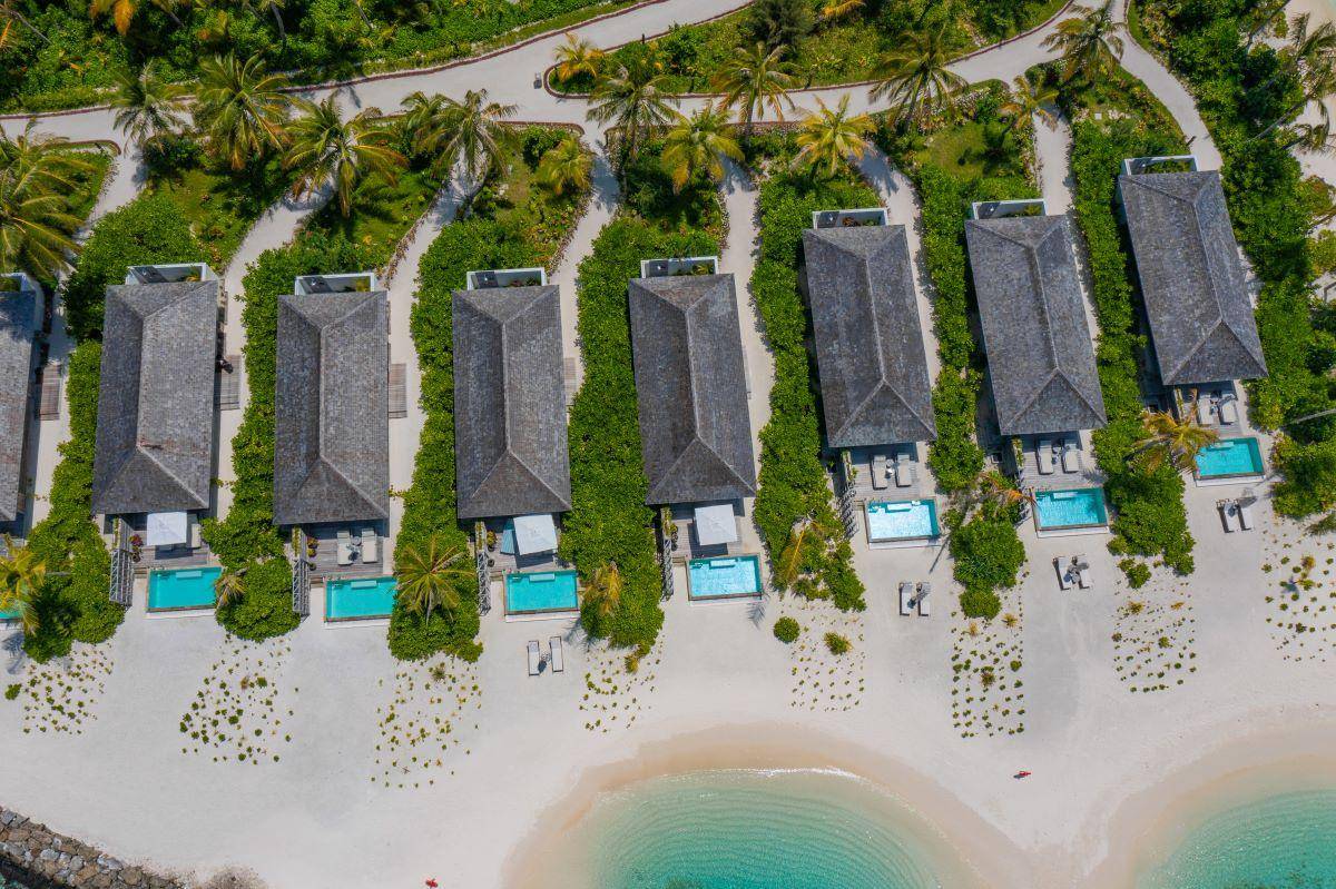 Kagi Maldives SPA Island, Malediven, Beach Pool Villa, Luftaufnahme Strandvillen