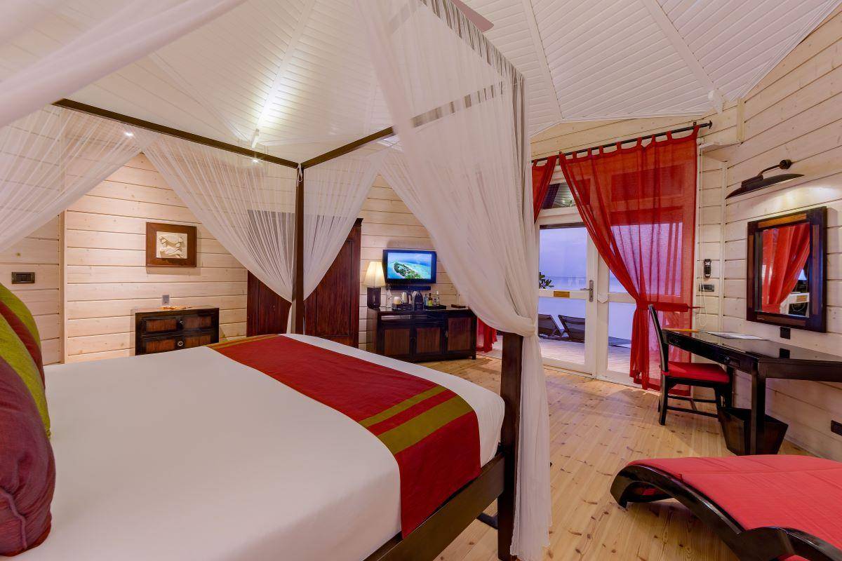 Komandoo Island Resort, Malediven, Beach Villa, Schlafzimmer