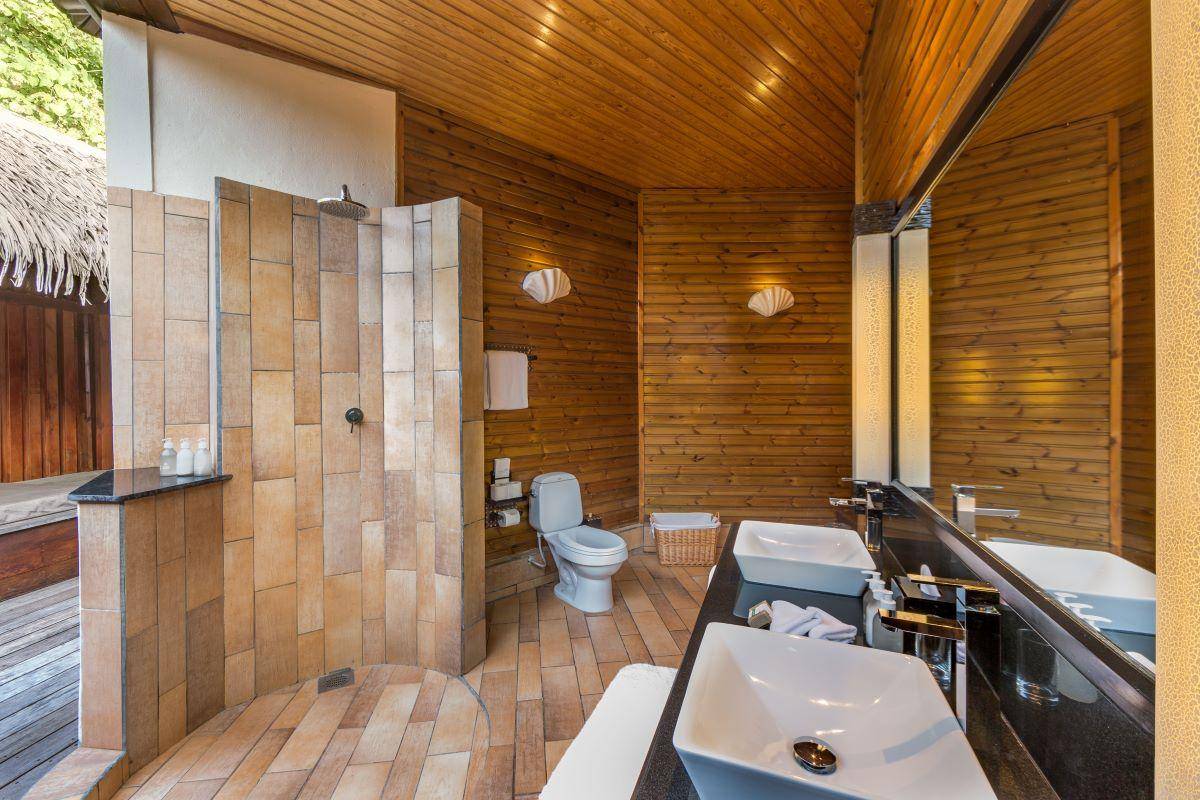 Komandoo Island Resort, Malediven, Jacuzzi Beach Villa, Bad