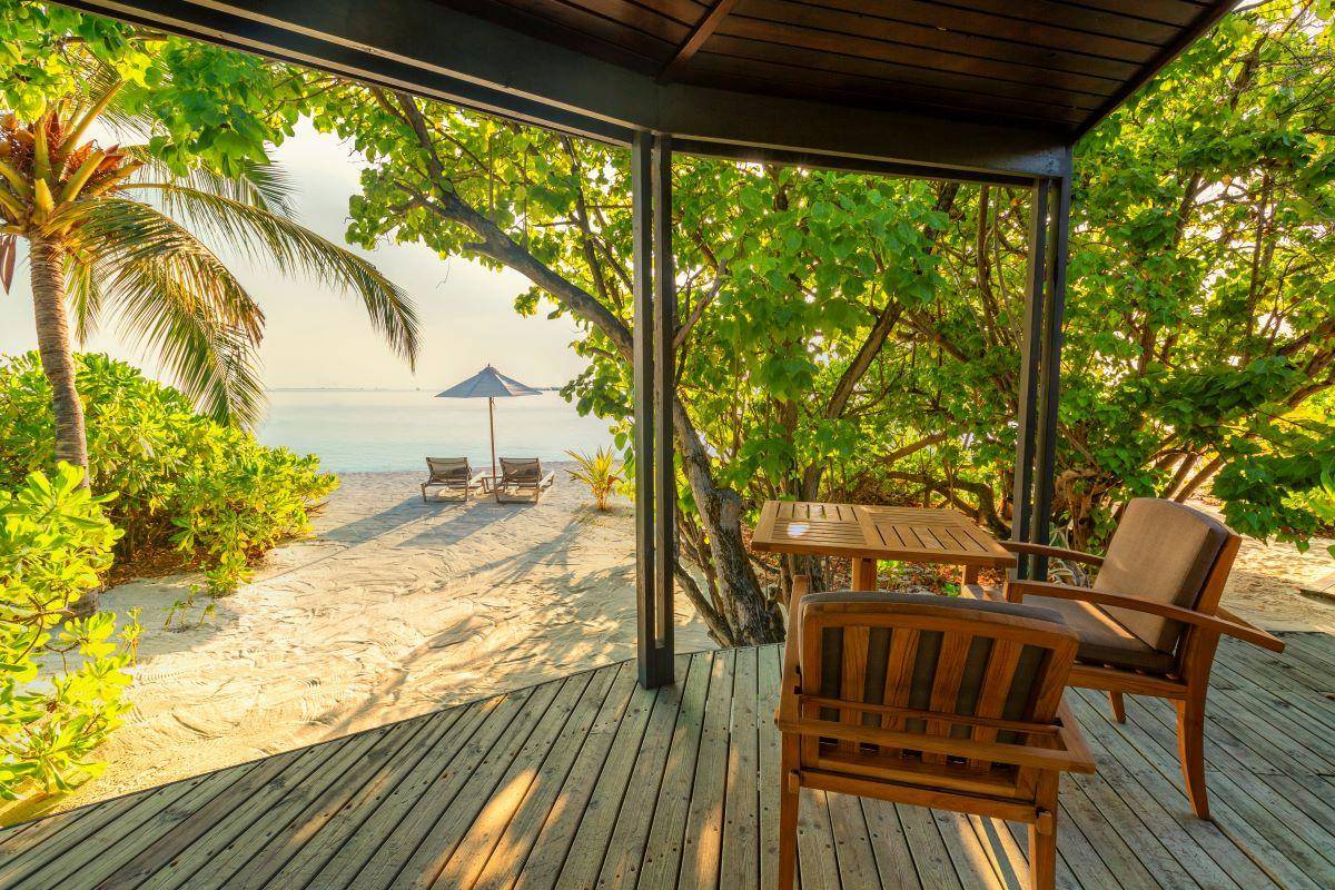 Komandoo Island Resort, Malediven, Jacuzzi Beach Villa, Terrasse