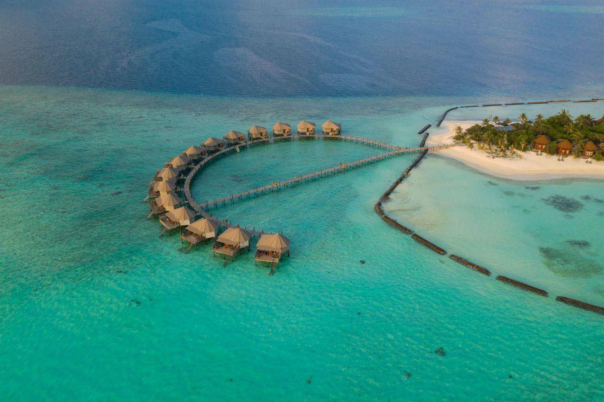 Komandoo Island Resort, Malediven, Jacuzzi Water Villa, Luftaufnahme Wasservillen