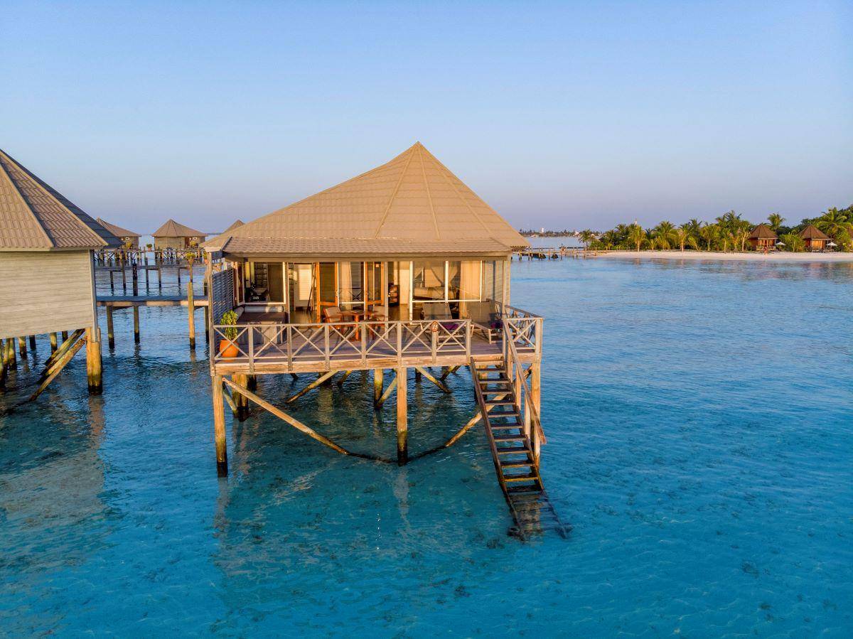 Komandoo Island Resort, Malediven, Jacuzzi Water Villa, Außenansicht