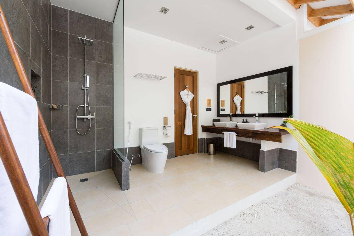 Vilamendhoo Island Resort, Malediven, Garden Room, Badezimmer