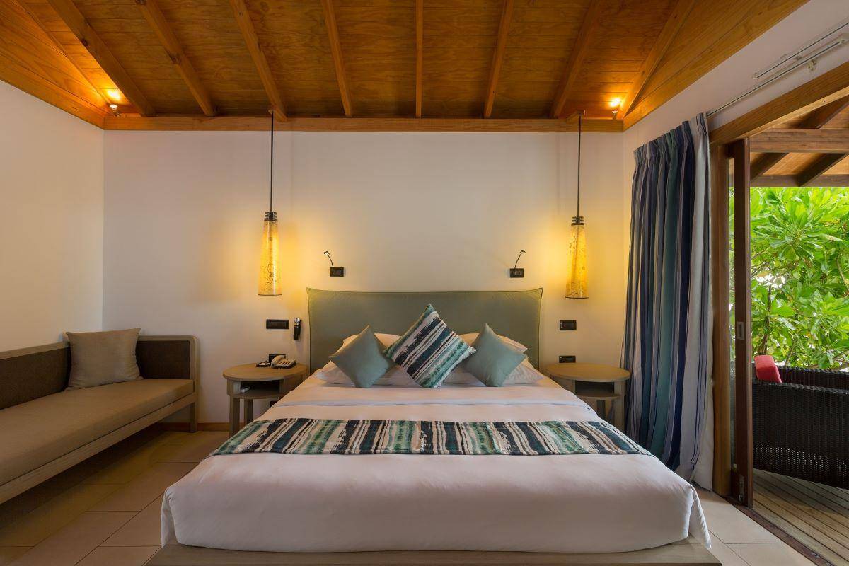 Vilamendhoo Island Resort, Malediven, Adjoining Beach Villa, Schlafzimmer