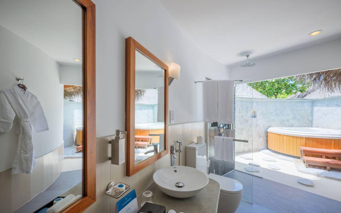 Superior Beach Villa