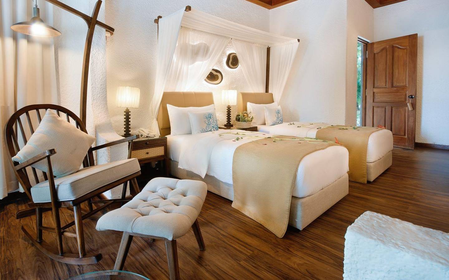 Makunudu Island, Deluxe Bungalow, Twin Bed