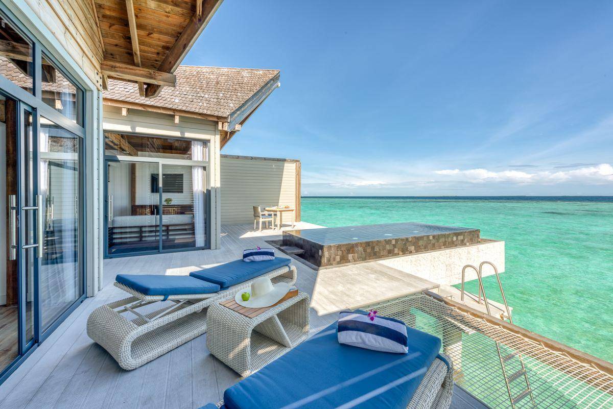 Overwater Pool Villa Lagoon / Sunrise /Ocean