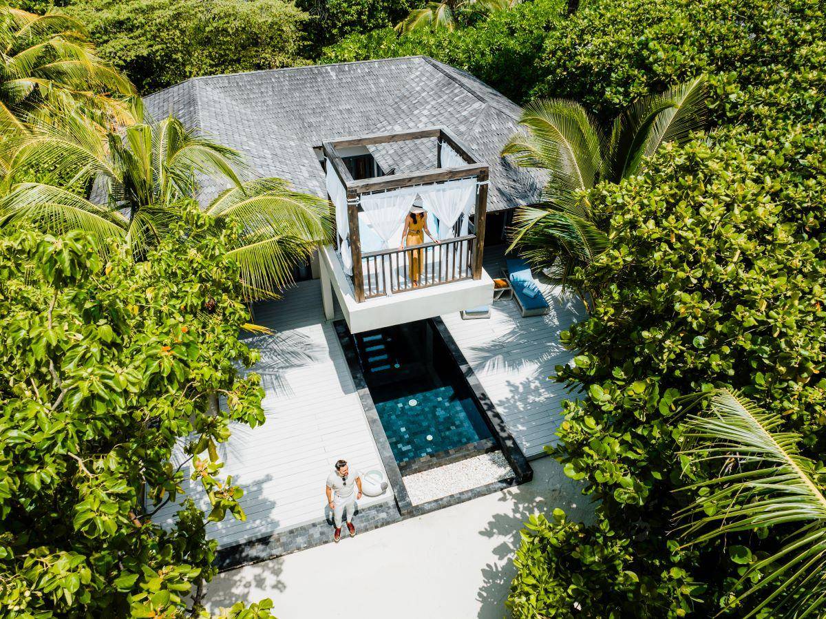Beach Pool Villa Sunset / Deluxe