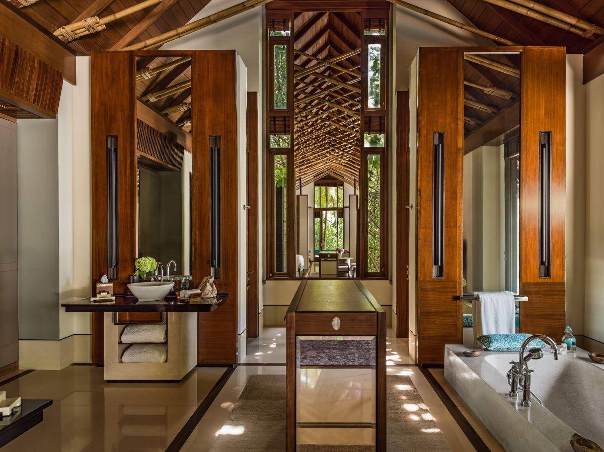 Grand Beach Villa with Pool