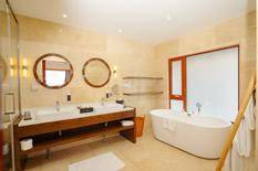 Nooe Maldives - Duplex Overwater Villa - Bathroom