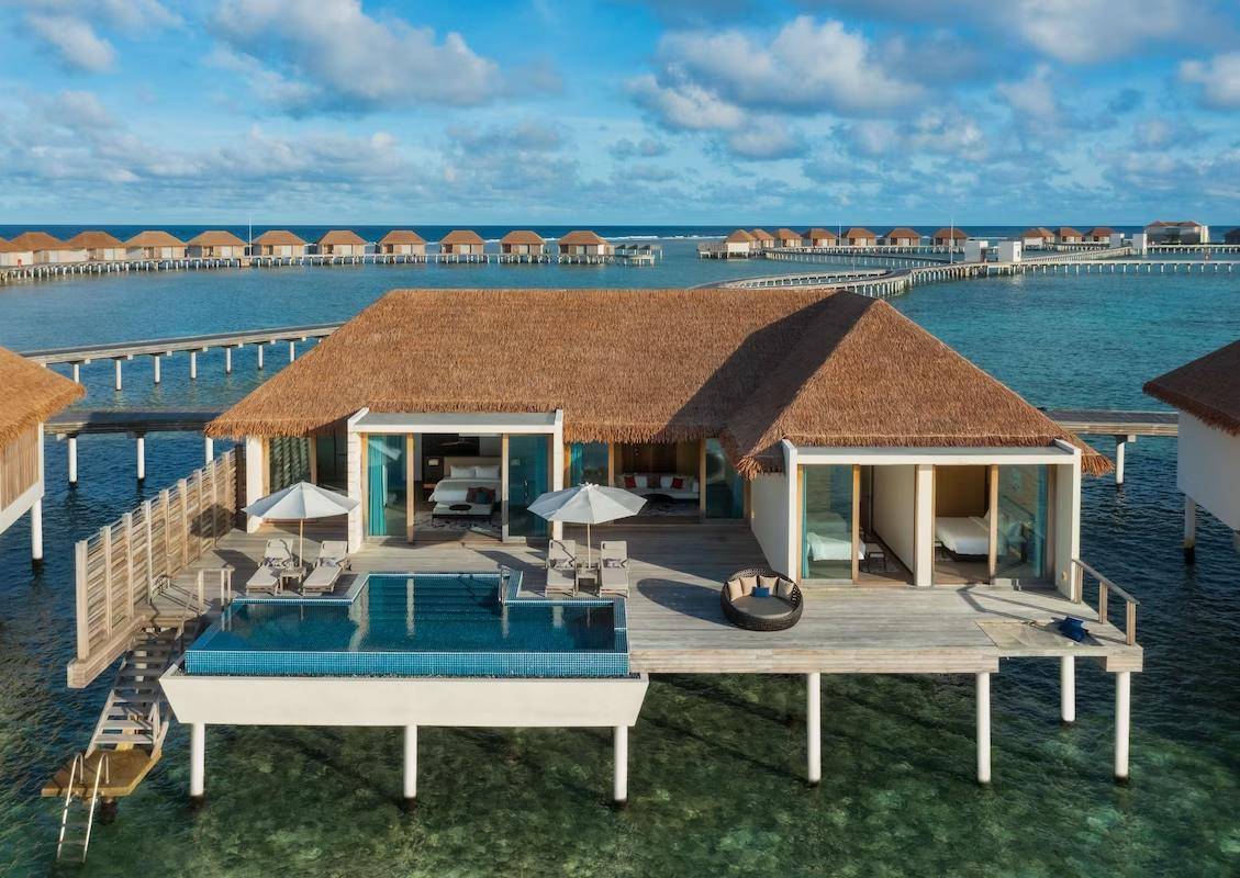 Überwasservilla mit 3 Schlafzimmern, Pool und Blick auf den Sonnenuntergang