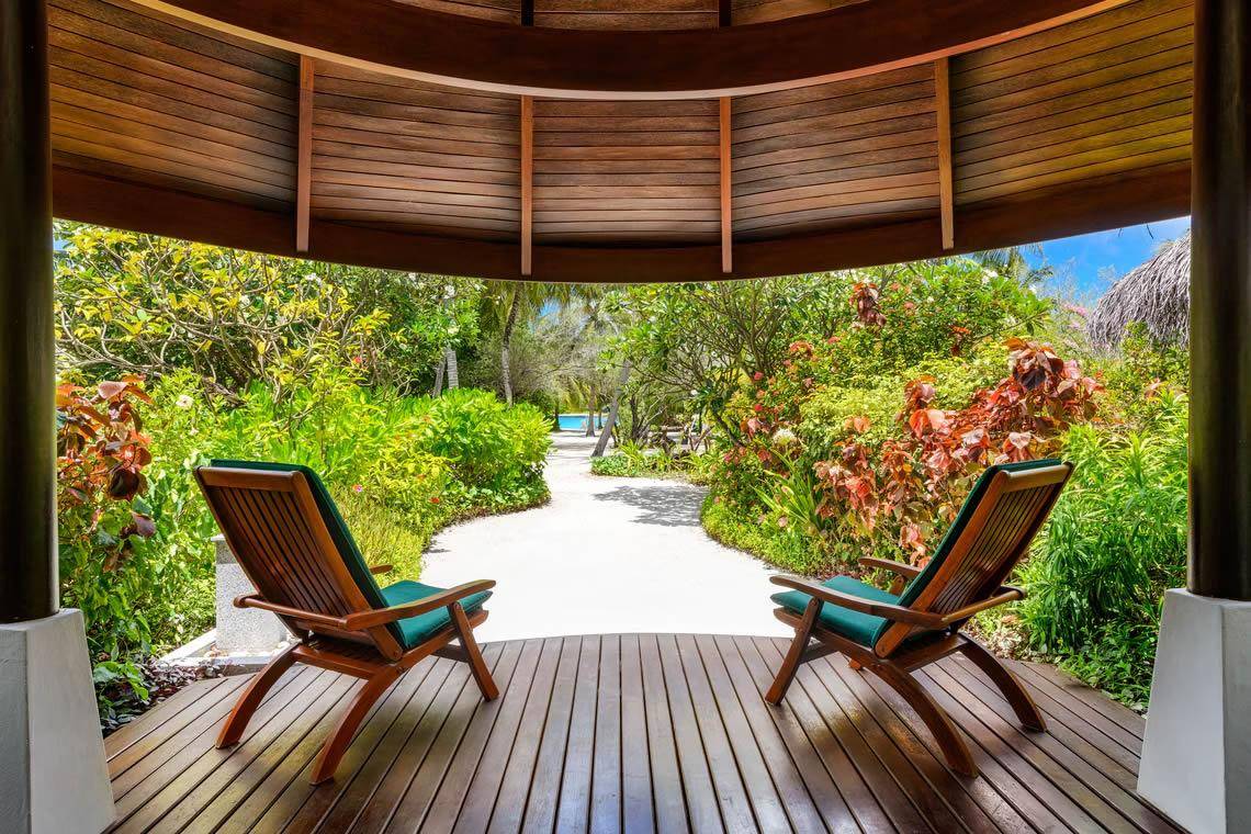 Sheraton-Maldives-Chalet-Inselblick-4