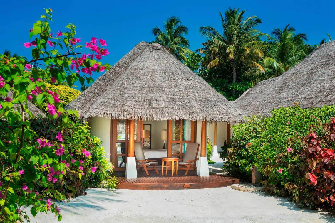 Sheraton-Maldives-Chalet-Inselblick-1