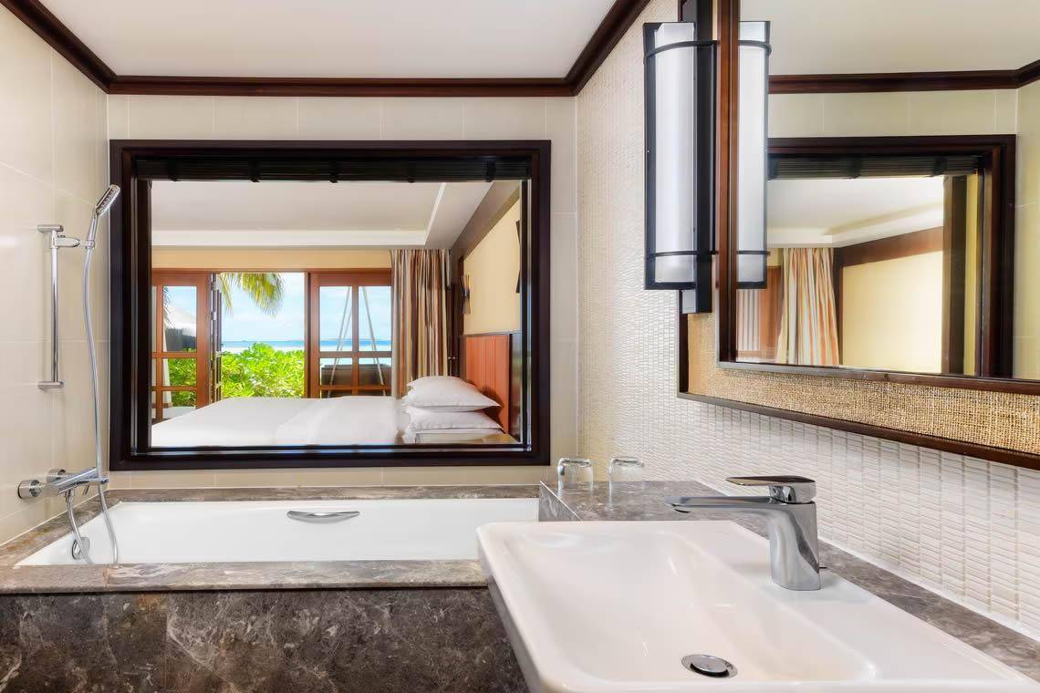 Sharaton_Maldives_Chalet_Strandblick_1