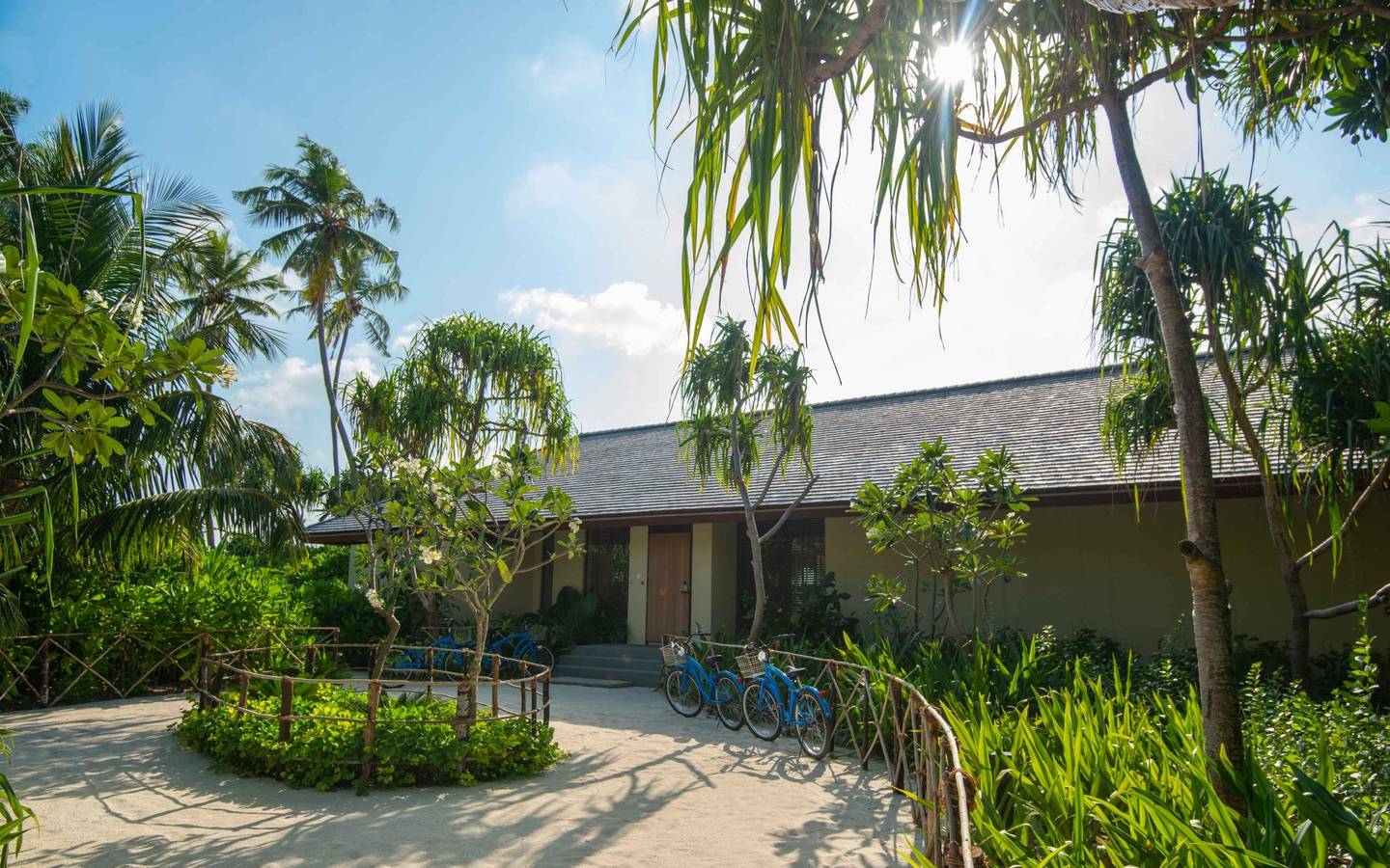 The-Residence-Maldives-Sunrise-Two-Bedroom-Beach-Pool-Villa-Dhigurah-11