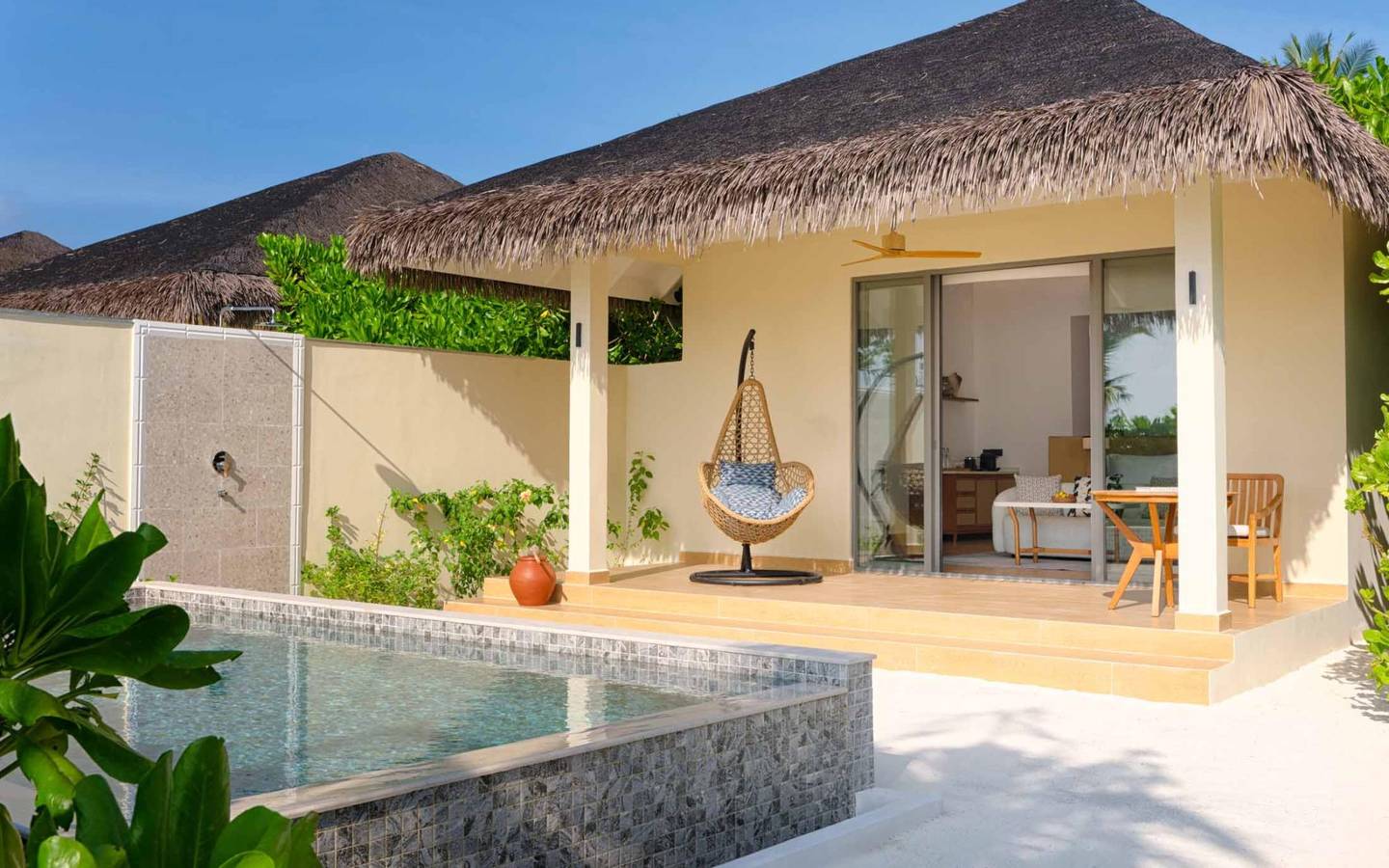 dusitd2-feydhoo-maldives-Beach-Pool-Villa-