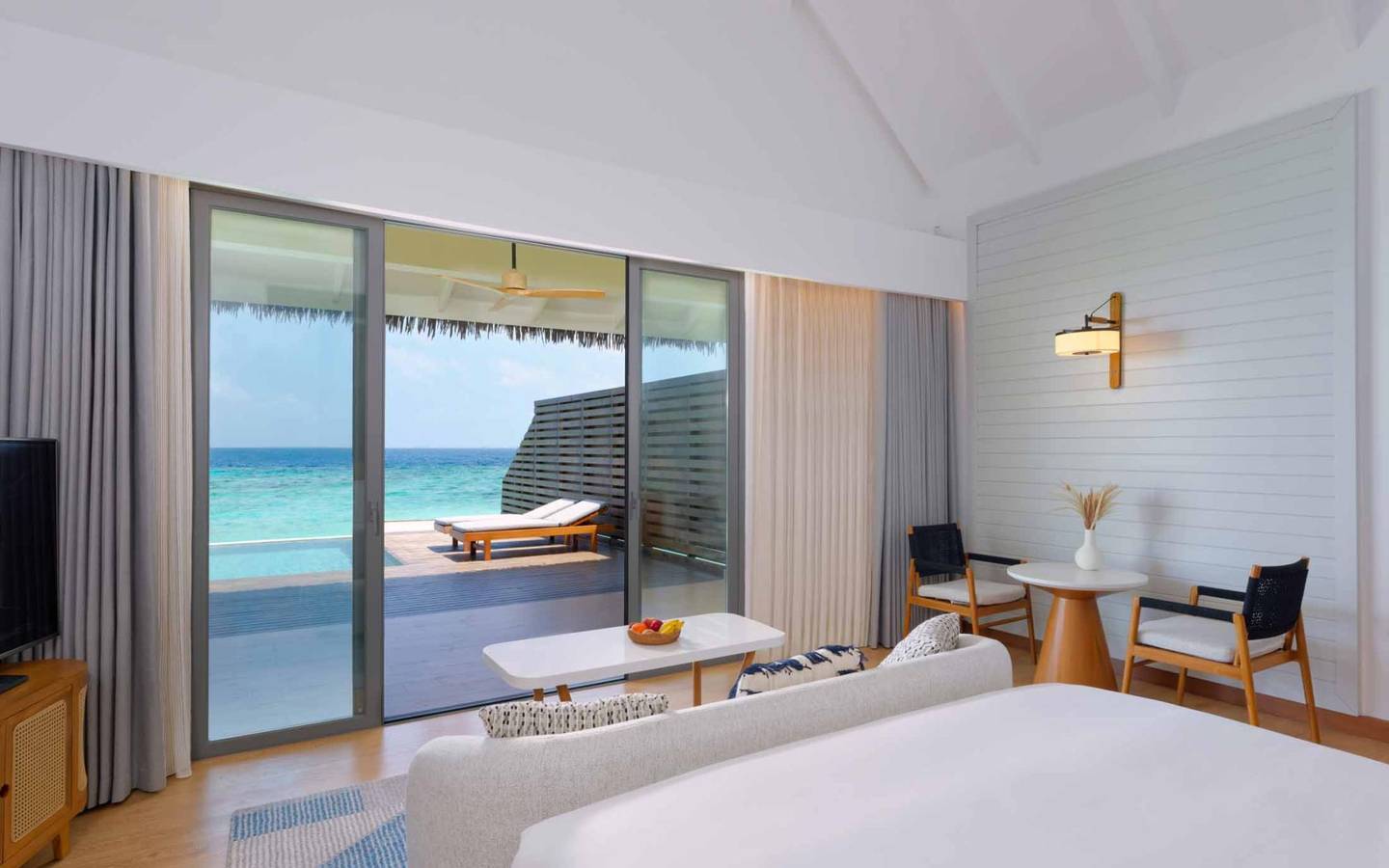 dusitd2-feydhoo-maldives-Waterfront-Pool-Villa-wohnen3