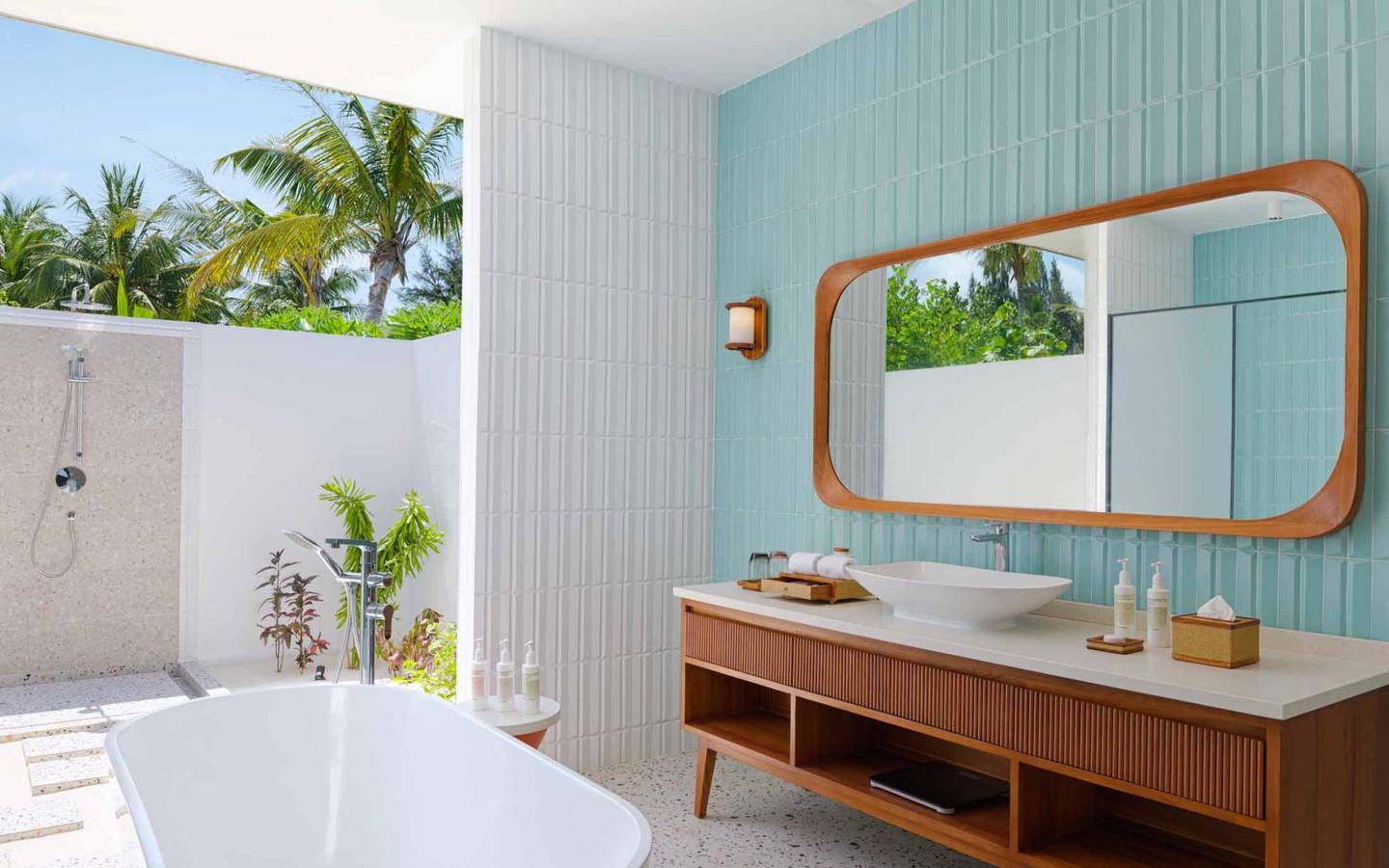 dusitd2-feydhoo-maldives-Waterfront-Pool-Villa-badezimmer