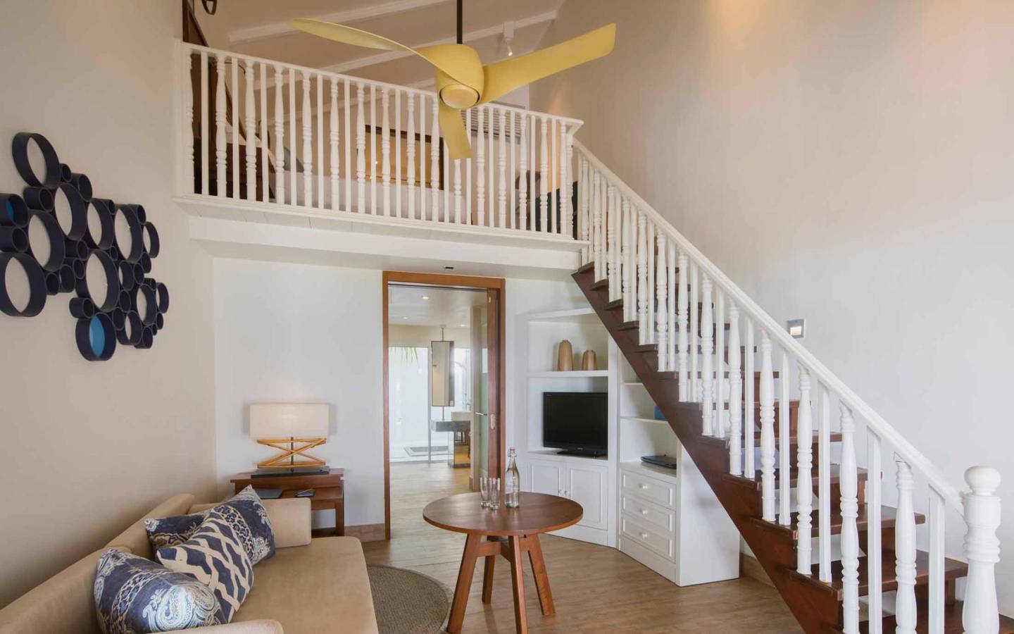 Centara_Machchafushi_Island_Beach_Suite_Treppe_2