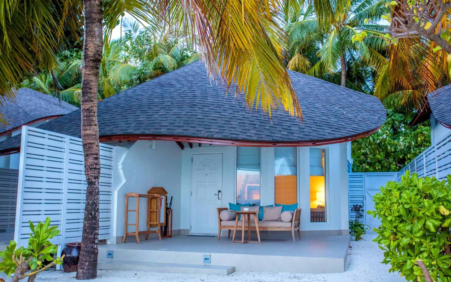 Centara_Machchafushi_Island_Beach_Suite_Außen