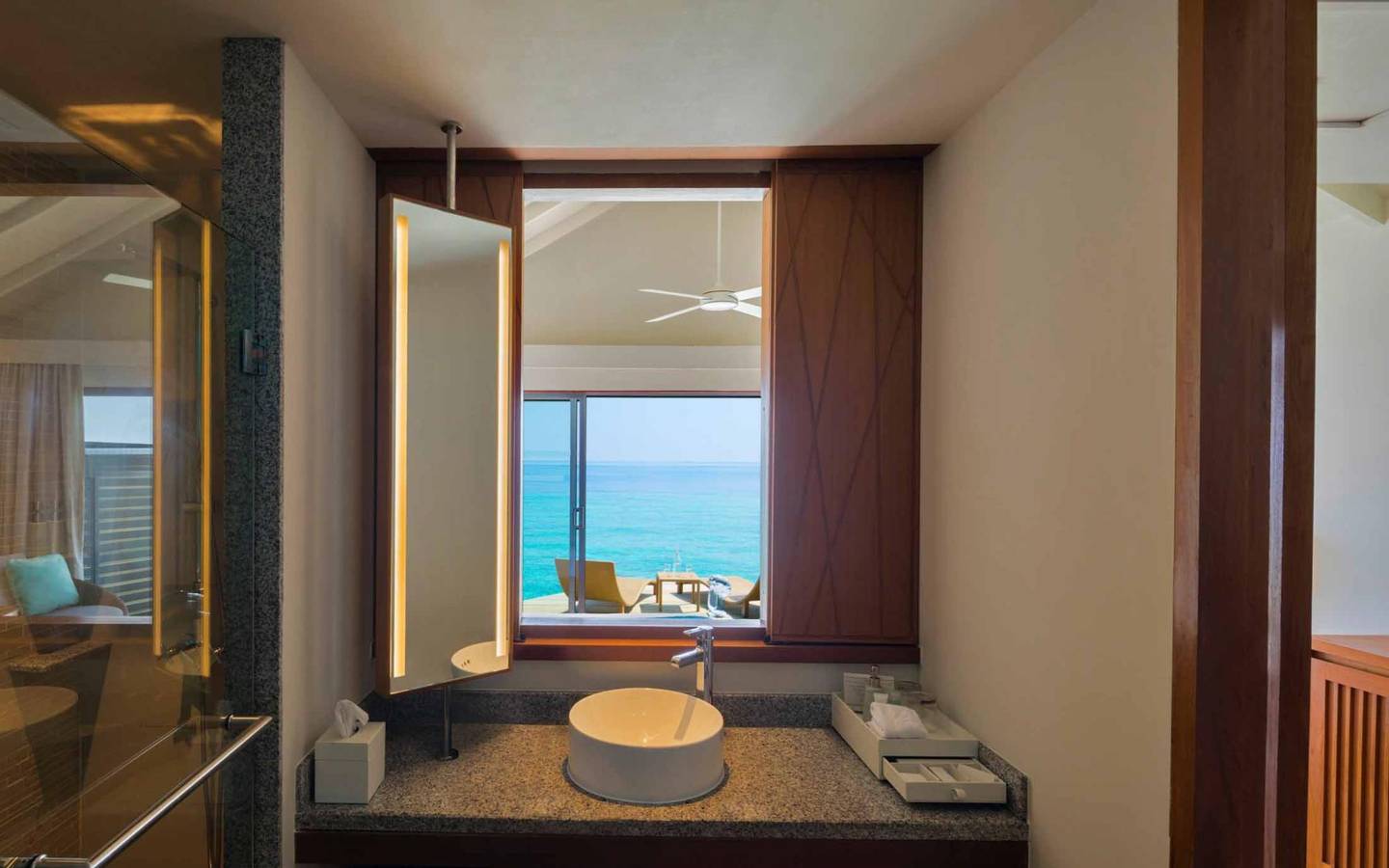 Deluxe Sunset Water Villa, Centara Ras Fushi Resort & SPA_1