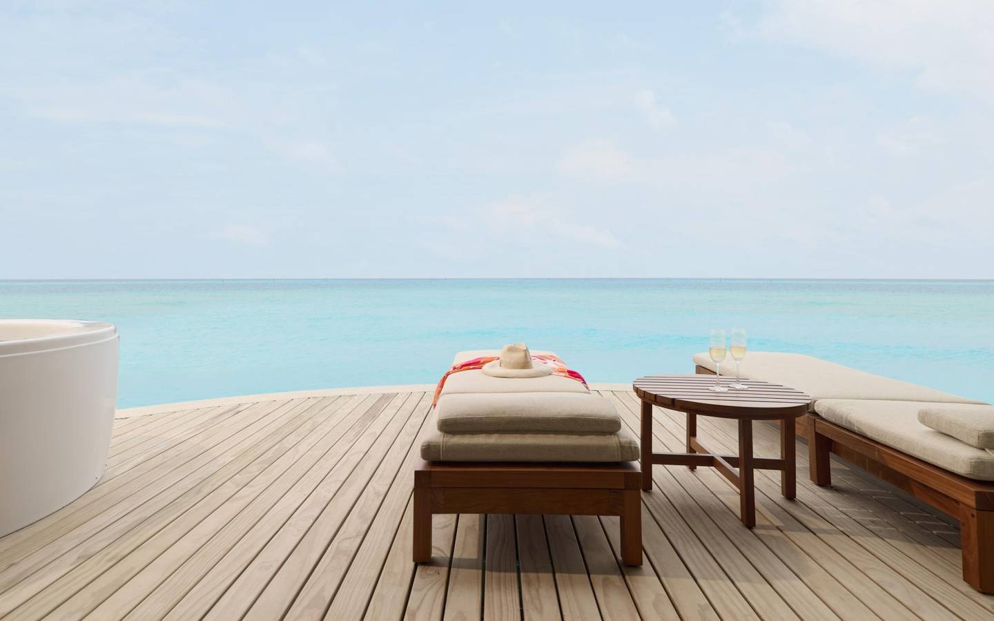 Centara_Grand_Lagoon_Maldives_One_Bedroom_Overwater_Villa_with_Jacuzzi_1