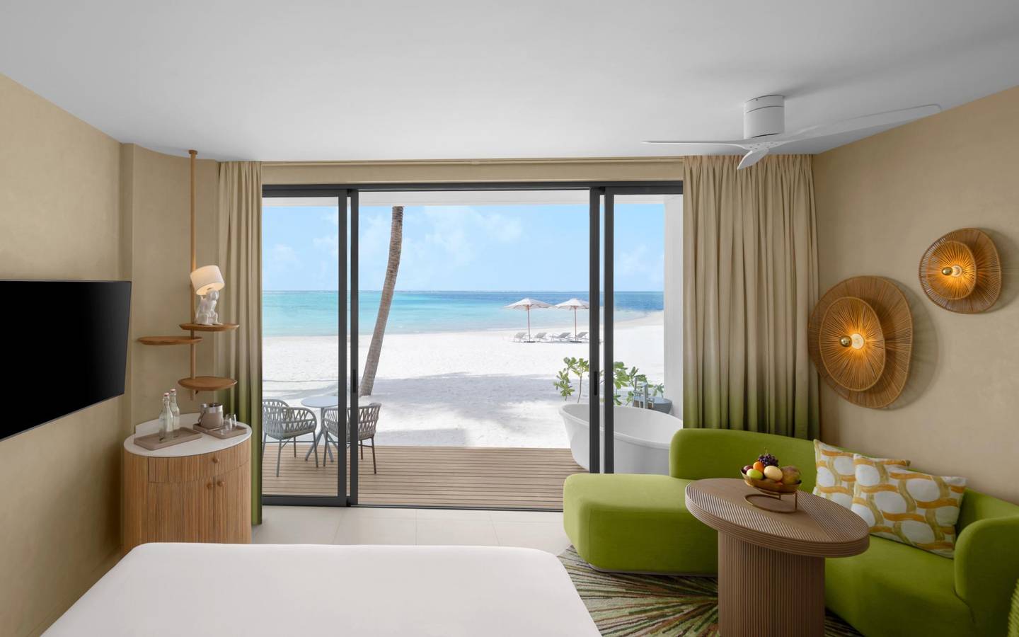 Centara_Mirage_Beachfront_Romm_with_Bath_2