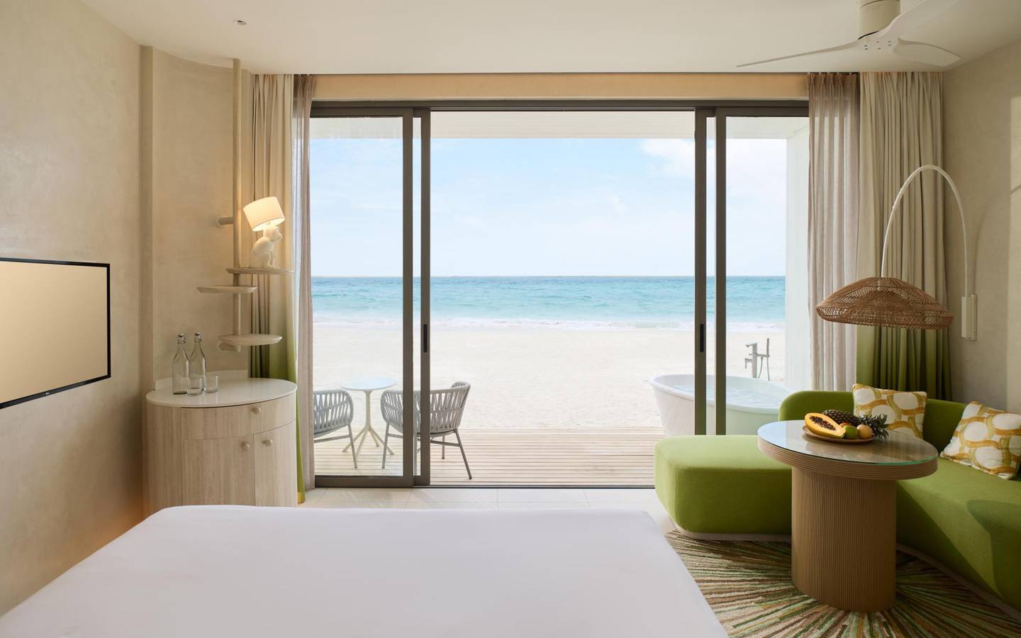 Centara_Mirage_Beachfront_Romm_with_Bath_4
