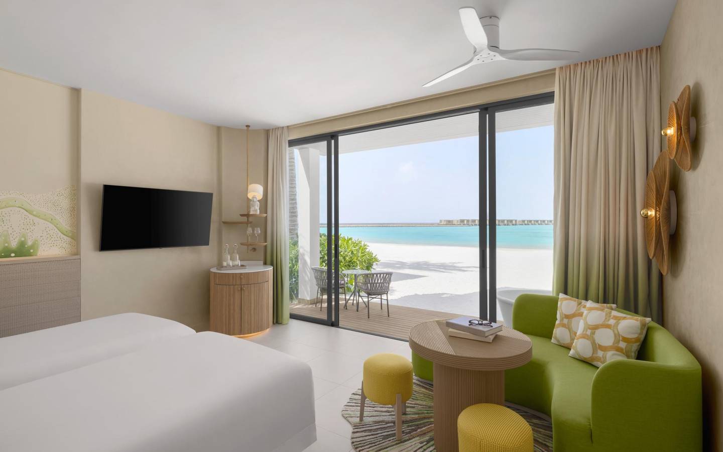 Centara_Mirage_Beachfront_Romm_with_Bath_6