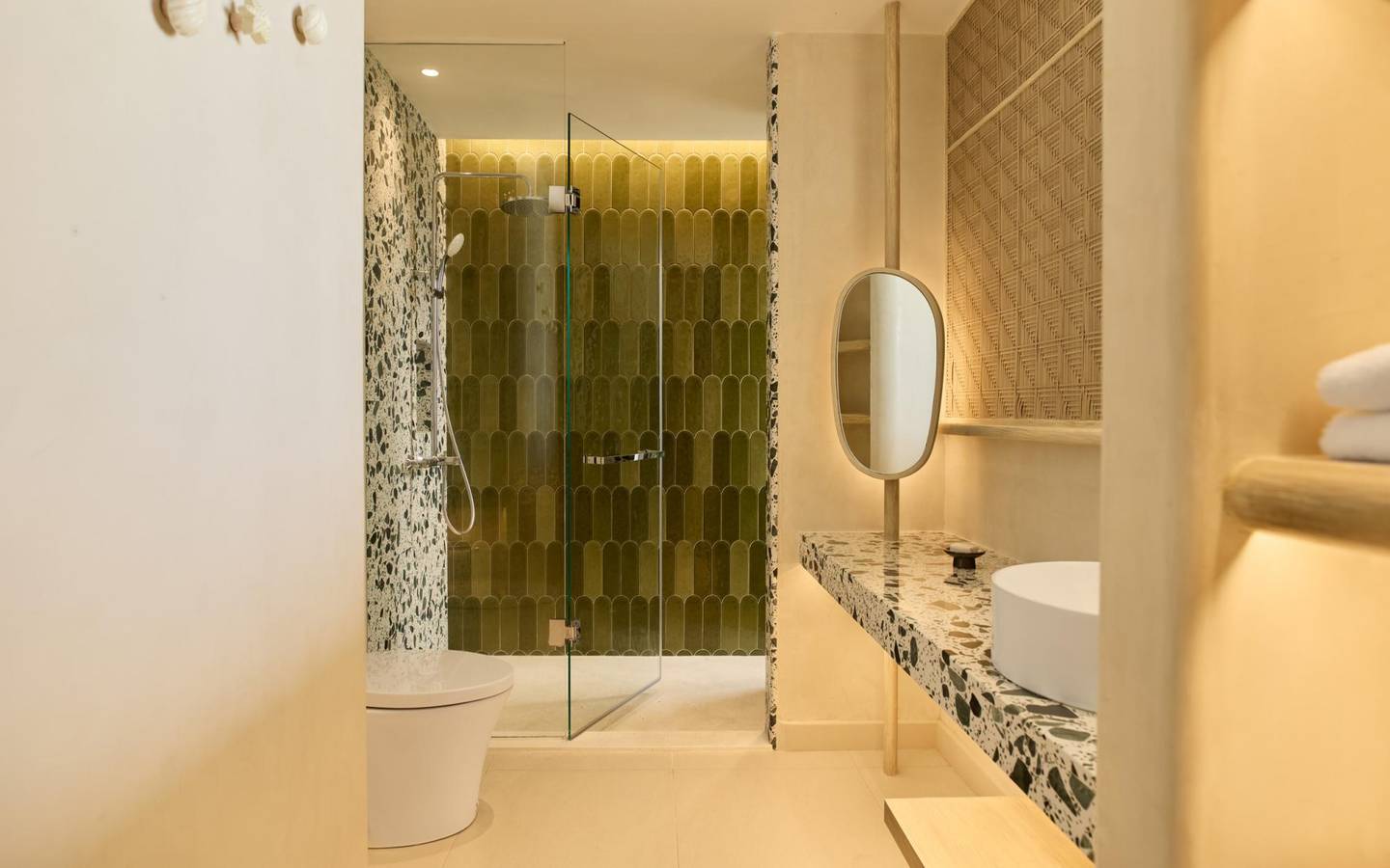Centara_Mirage_Beachfront_Room_8