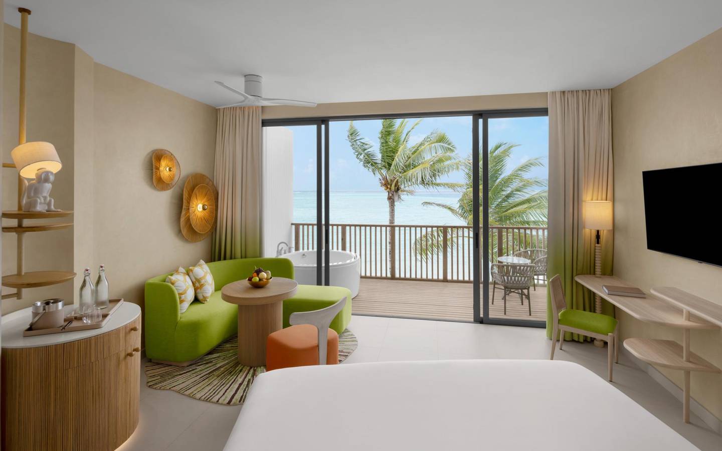 Centara_Mirage_Panoramic_Room_with_Jacuzzi_3
