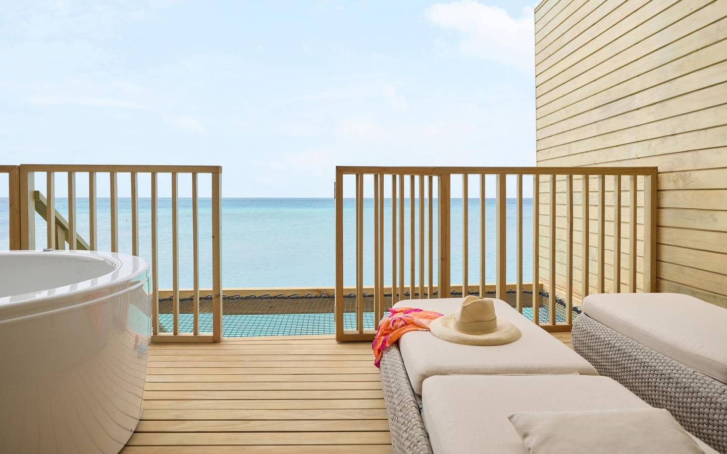 Centara_Mirage_Overwater_Villa_with_Jacuzzi_10