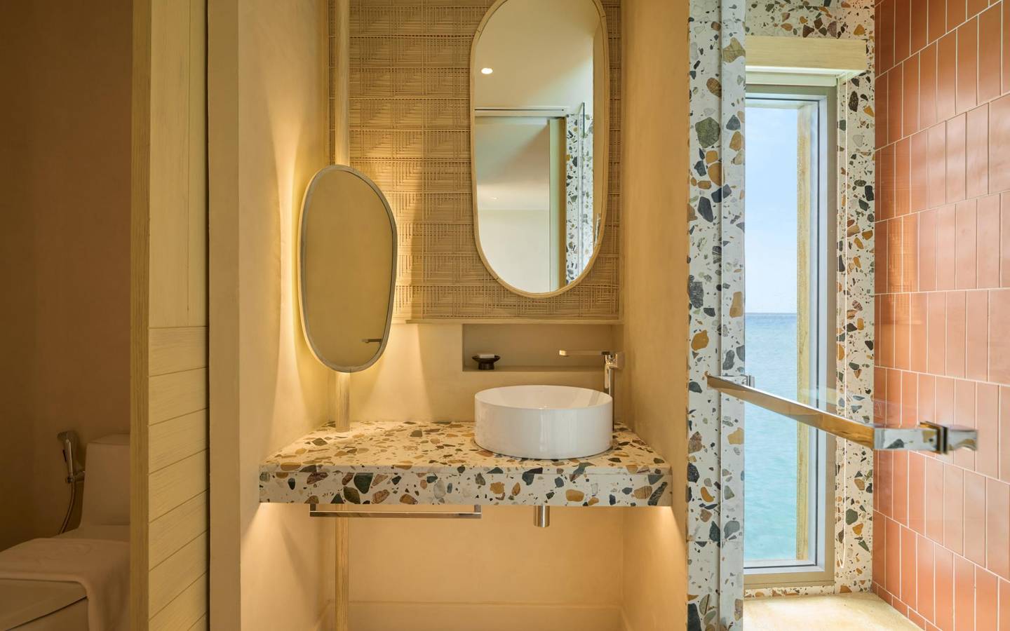 Centara_Mirage_Overwater_Villa_with_Jacuzzi_13