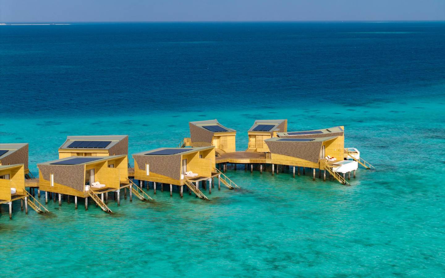 Centara_Mirage_Overwater_Sunrise_Villa_with_Jacuzzi_1