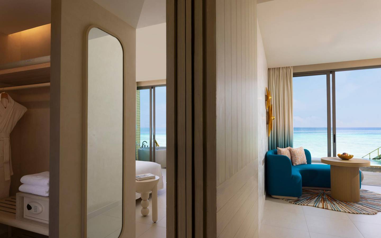 Centara_Mirage_Overwater_Sunrise_Villa_with_Jacuzzi_2
