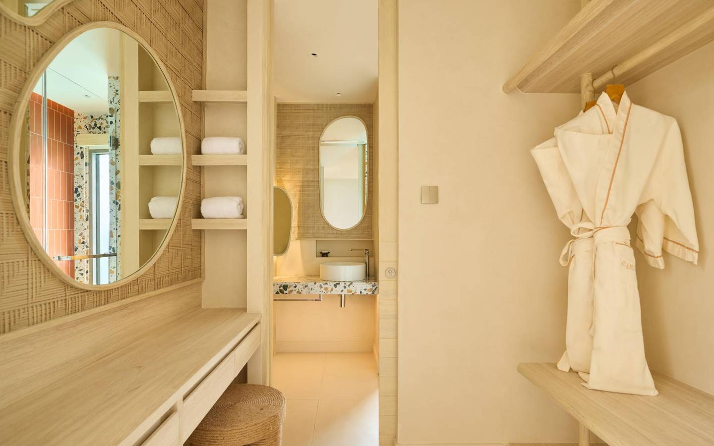 Centara_Mirage_Overwater_Villa_with_Jacuzzi_7
