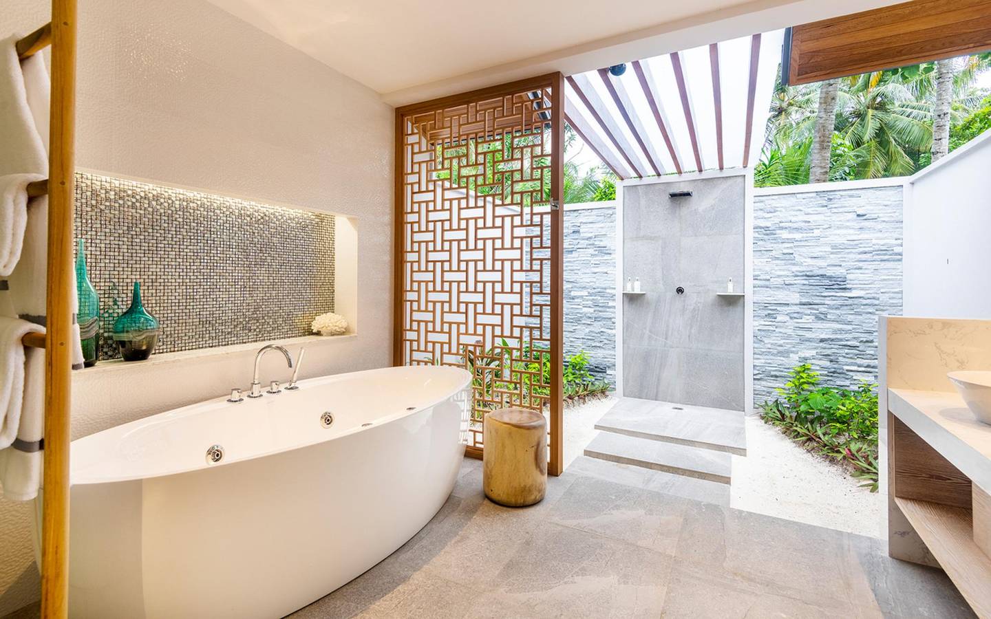 Schlafen, Beach Suite mit Pool, Lily Beach Resort & SPA_3