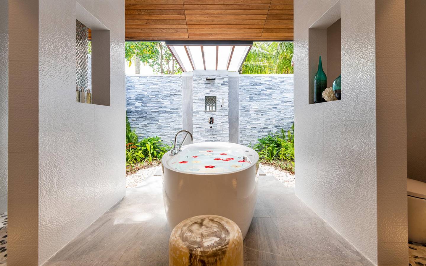 Beach Residence mit Pool, Lily Beach Resort & SPA_6