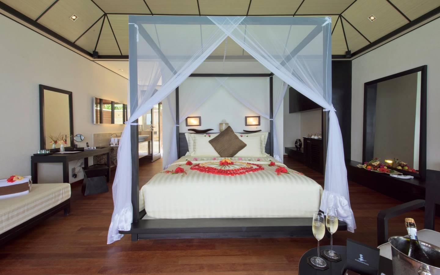 Lagoon Villa, Lily Beach Resort & SPA
