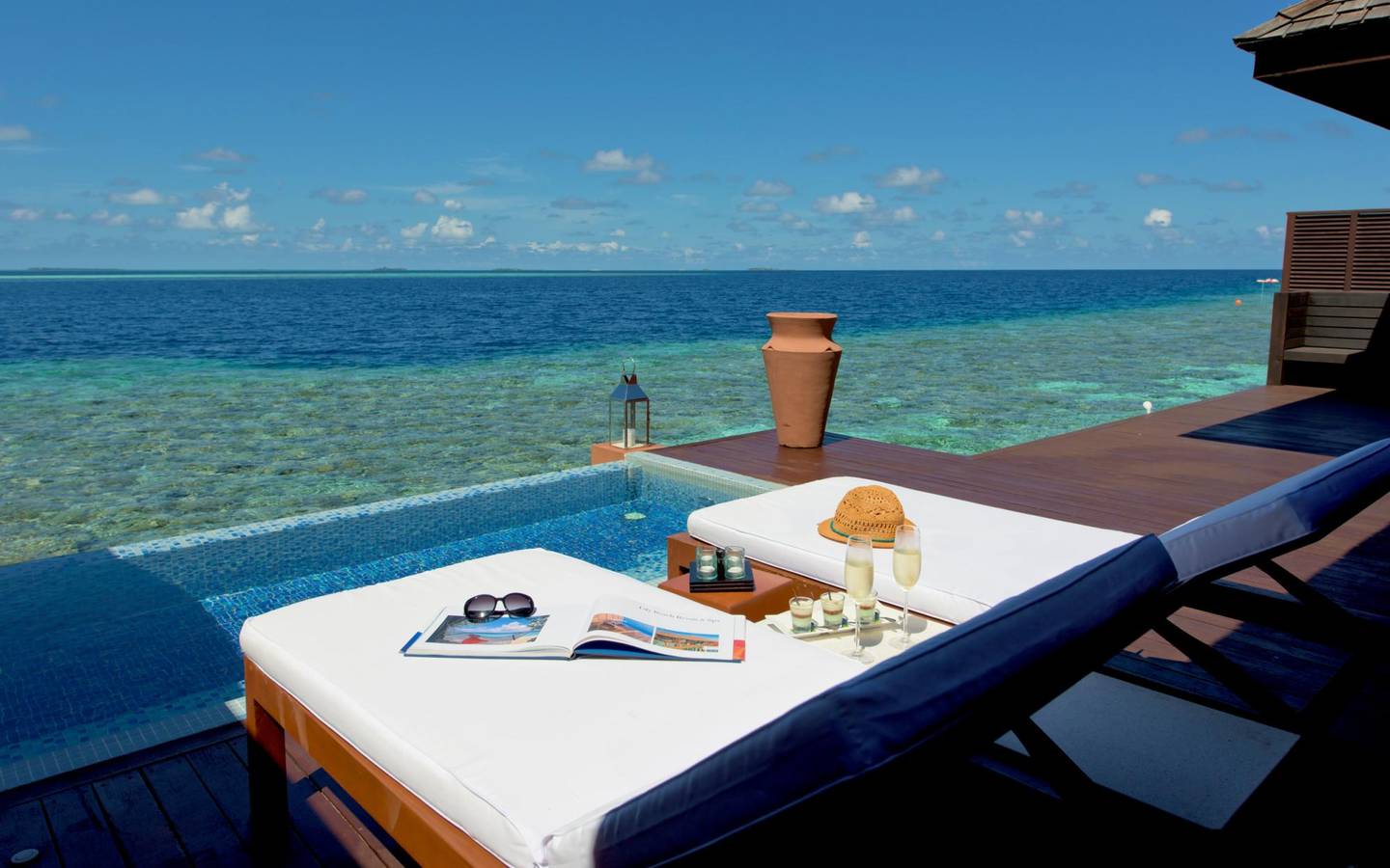 Deluxe Water Villa, Lily Beach Resort & SPA_3
