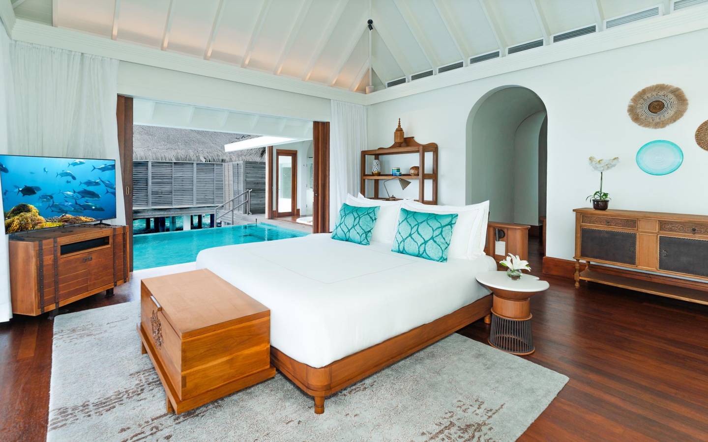 Anantara Kihavah - Over Water Pool Villa Bedroom