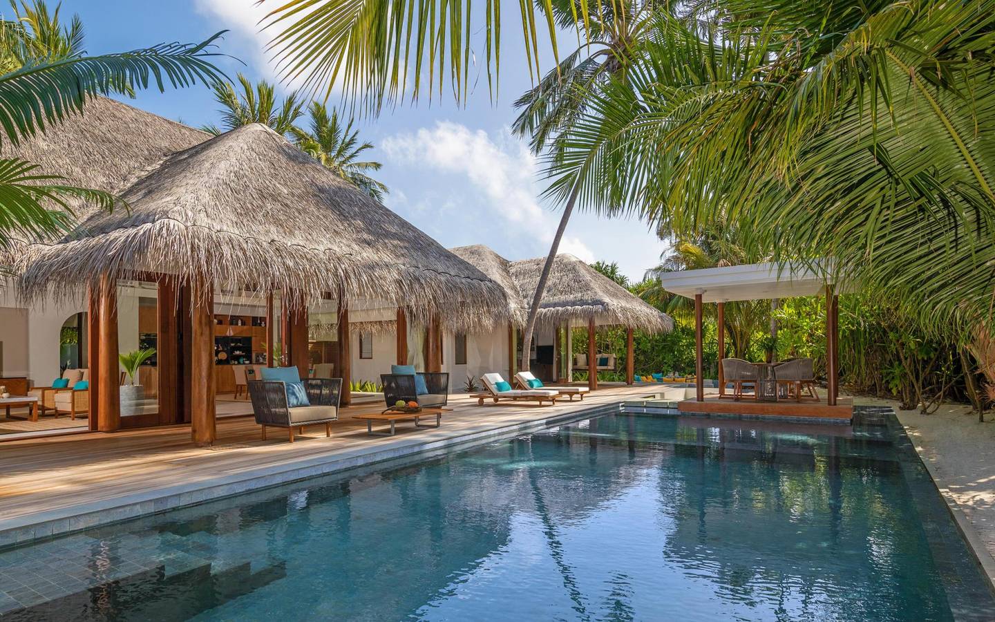 Anantara Kihavah - Exterior View Two Bedroom Beach Pool Residence Außenansicht mit Pool