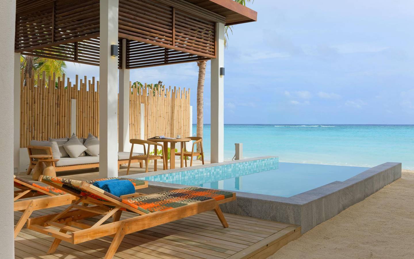 Meyyafushi_Maldives_Beach_Pool_Suite_8