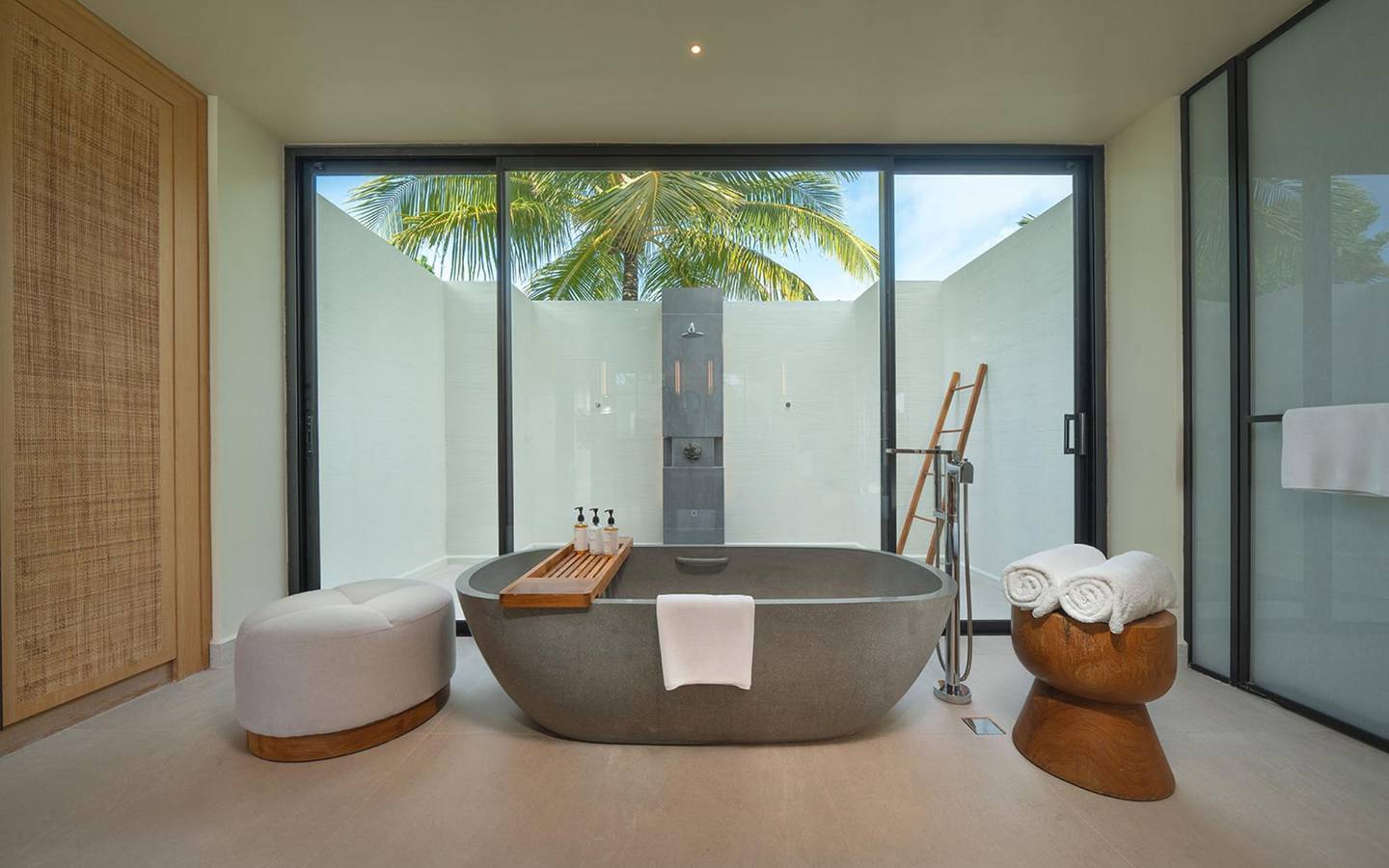 Kuda_Villingili_Sunrise_Beach_Villa_with_Private_Pool_2