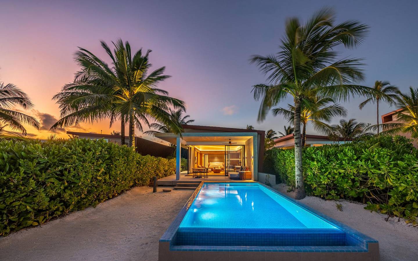 Kuda_Villingili_Sunset_Beach_Villa_with_Private_Pool_1