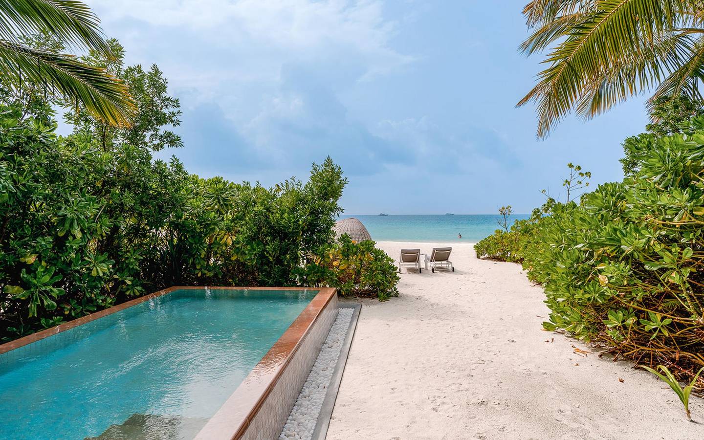 Kuda_Villingili_Sunset_Beach_Villa_with_Private_Pool_9