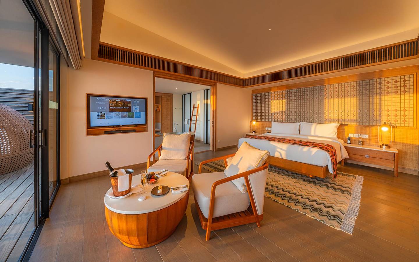 Kuda_Villingili_Sunrise_Water_Villa_with_Private_Pool_7