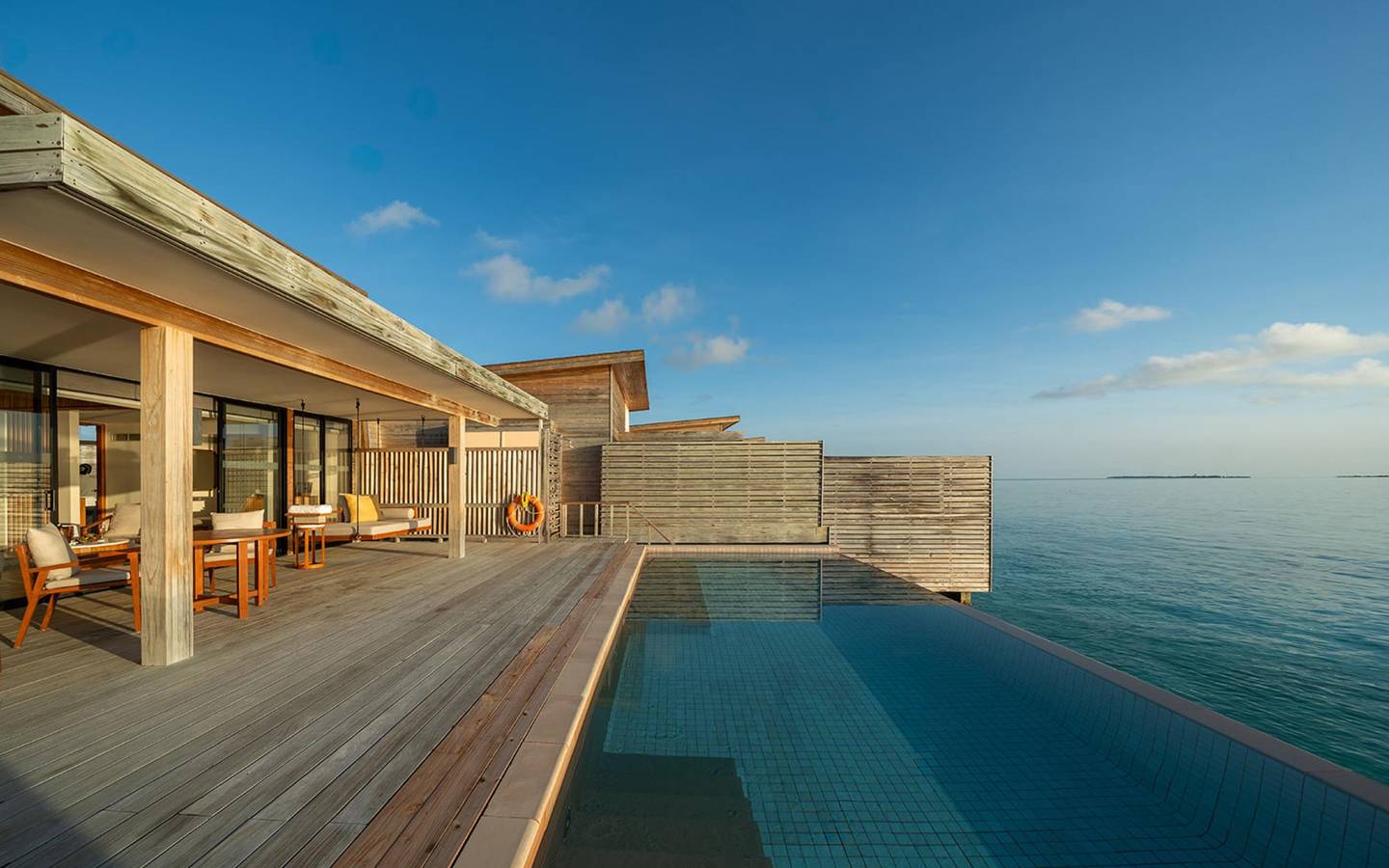 Kuda_Villingili_Sunset_Water_Villa_with_Private_Pool_3