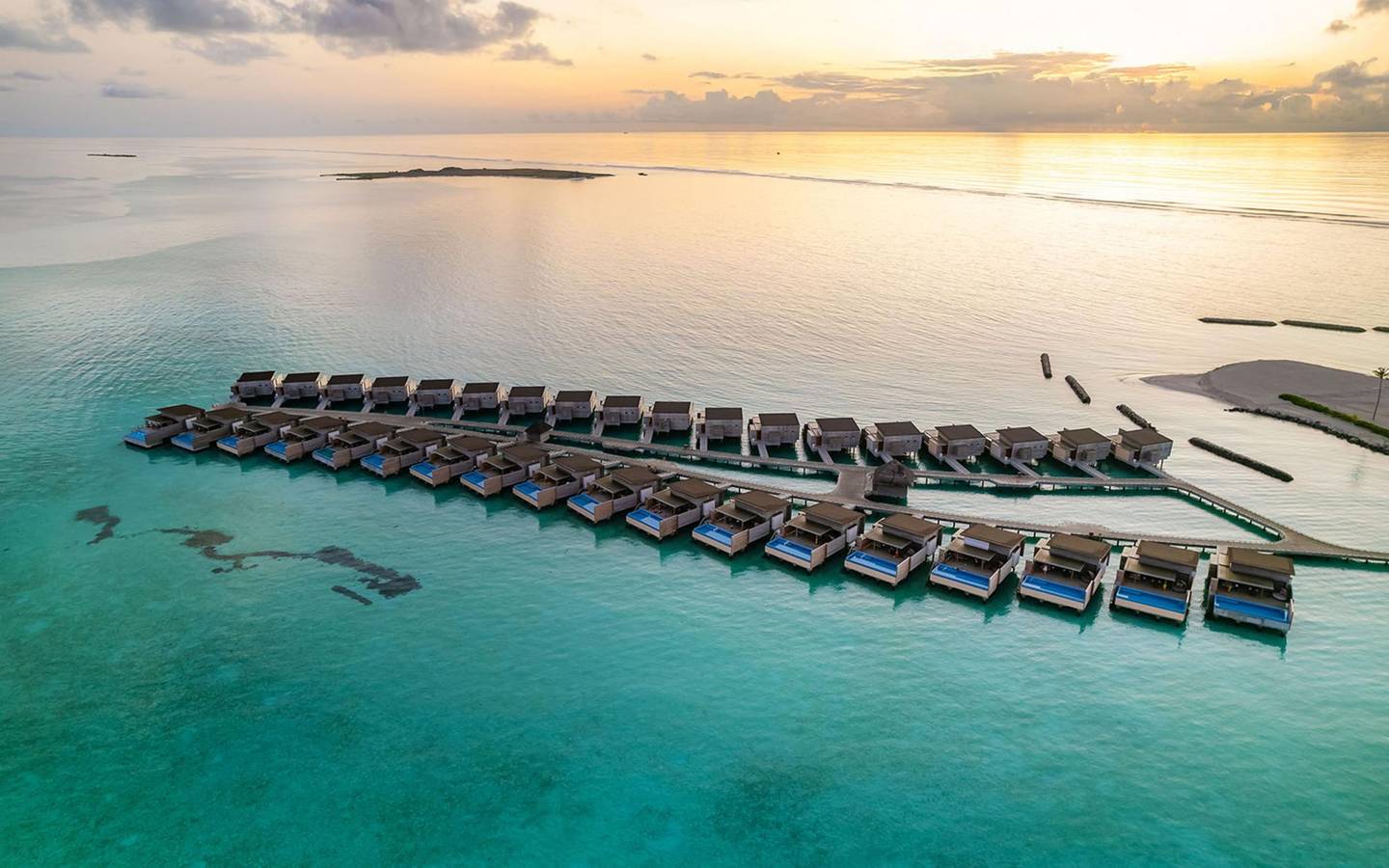 Kuda_Villingili_Sunset_Water_Villa_with_Private_Pool_9