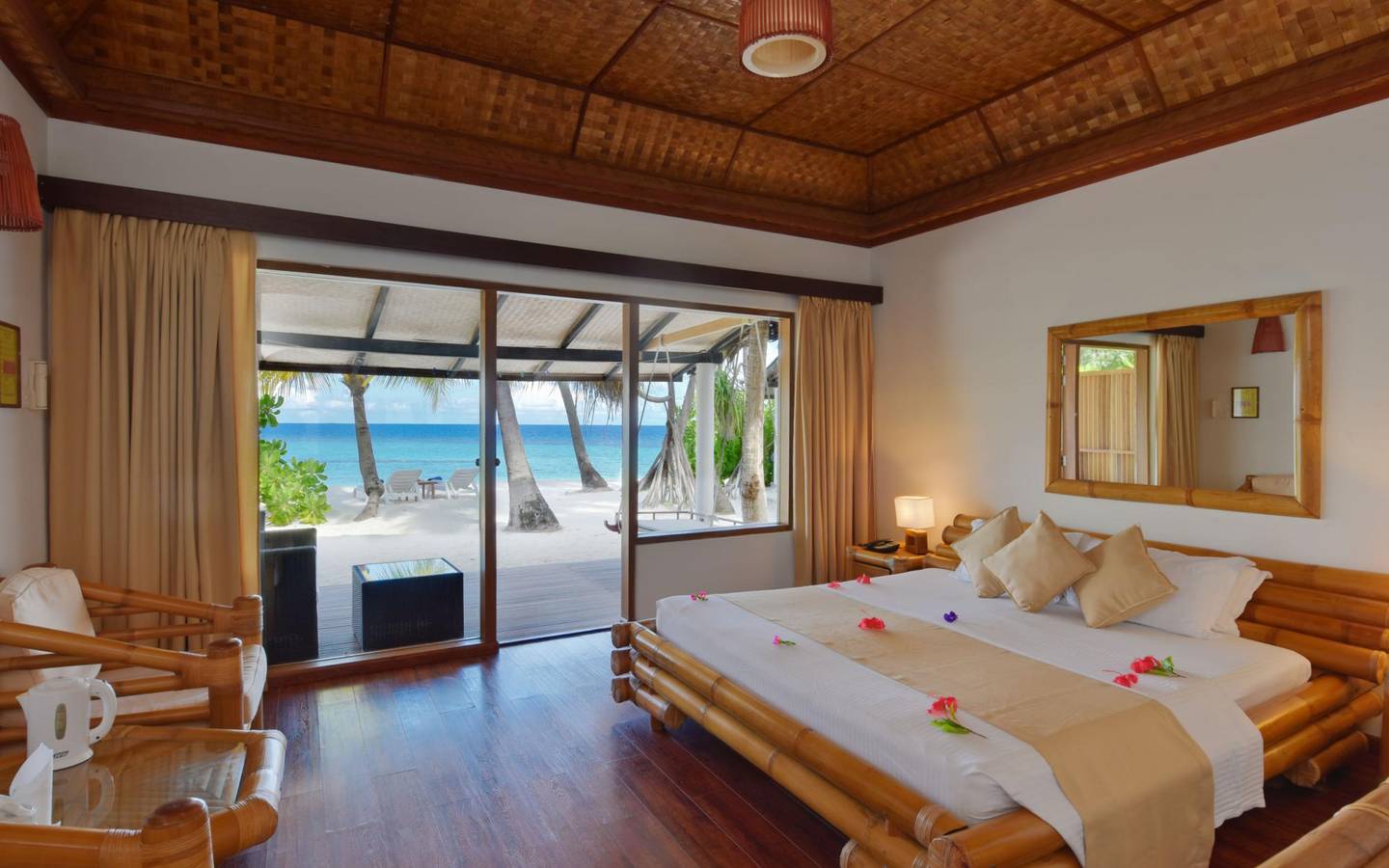 Angaga_Island_Resort_Spa_Superior_Beach_Bungalow_2living